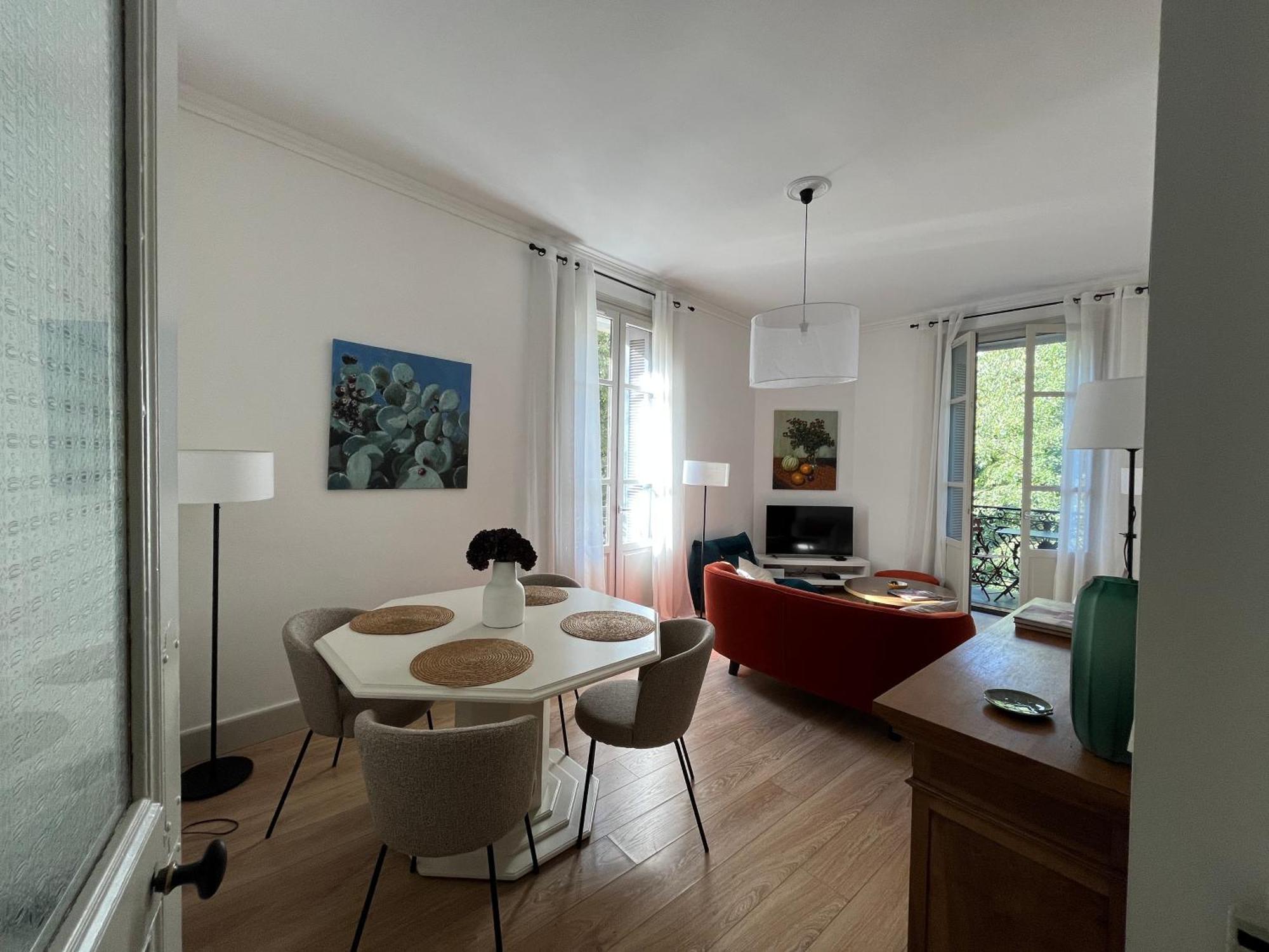 Nimes , Appartement Renove Dans Immeuble Classe. المظهر الخارجي الصورة