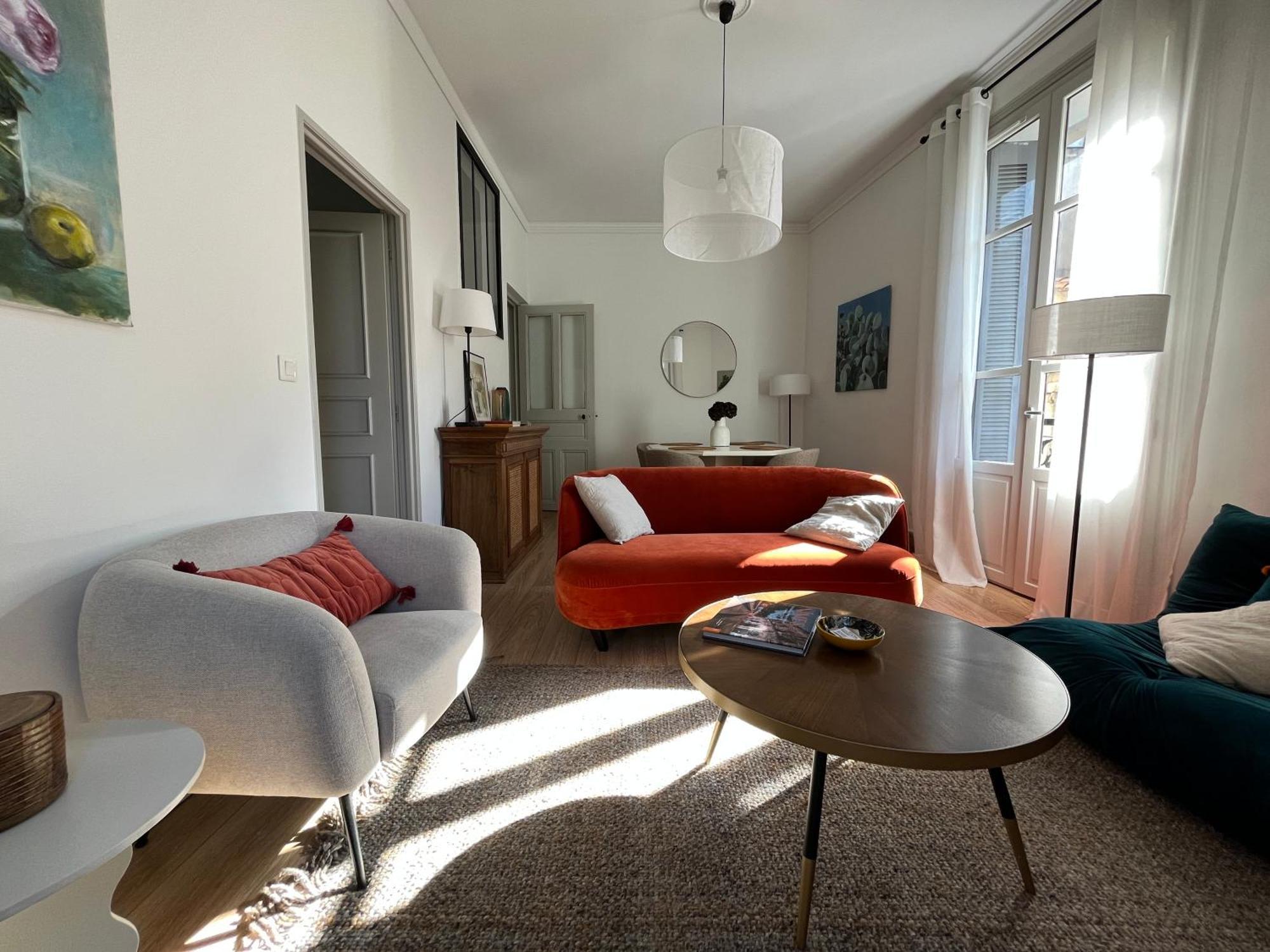 Nimes , Appartement Renove Dans Immeuble Classe. المظهر الخارجي الصورة