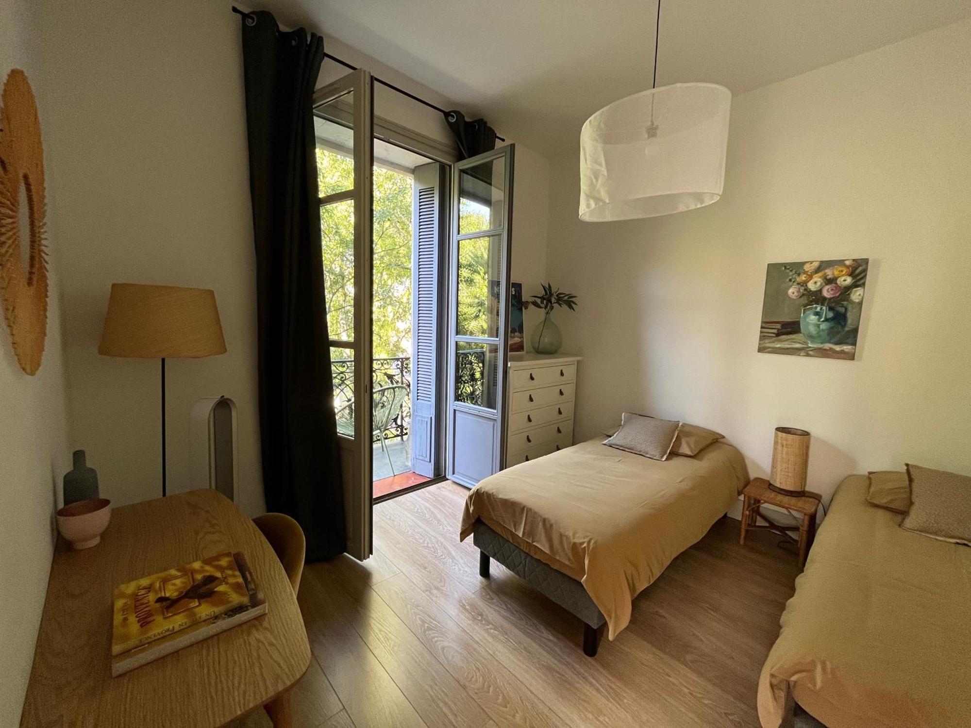 Nimes , Appartement Renove Dans Immeuble Classe. المظهر الخارجي الصورة