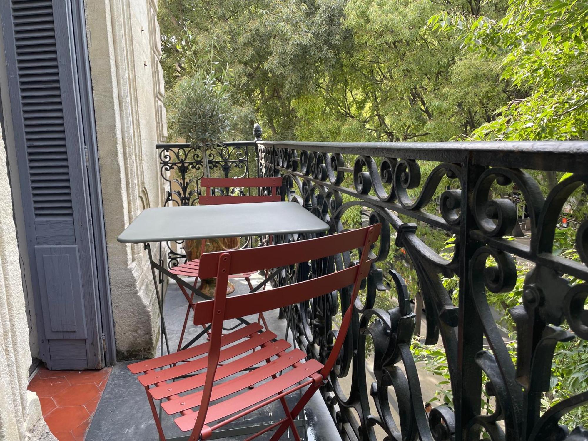 Nimes , Appartement Renove Dans Immeuble Classe. المظهر الخارجي الصورة
